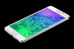 Anhand des neuen Samsung Galaxy Alpha lässt sich die Abhängigkeit von Gerätepreis und dem gewählten Handytarif deutlich erkennen.