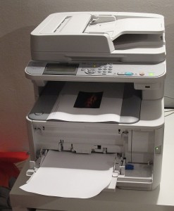 Sowohl das Druckwerk wie auch der Scanner-Teil des OKI MC332dn werden professionellen Ansprüchen gerecht. (c) 2014 Uwe Fischer