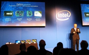 Tom Garrison, Vice President und General Manager für Intel Business Client Plattformen, präsentiert die neue vPro-Plattform der fünften Generation - neben dem Prozessor selbst gehören dazu unter anderem die  Funkmodule, und eine SSD-Platte für gehobene Sicherheitsansprüche. (c) 2015 Uwe Fischer