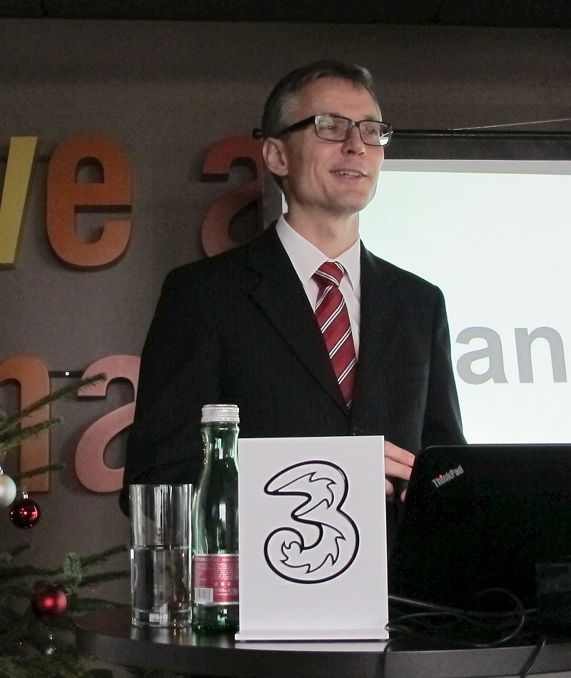 Jan Trionow, CEO von Drei, weist darauf hin, dass für langsame Internetverbindungen oftmals nicht der Netz-Zugang selbst, sondern das WLAN schuld ist. (c) 2015 Uwe Fischer