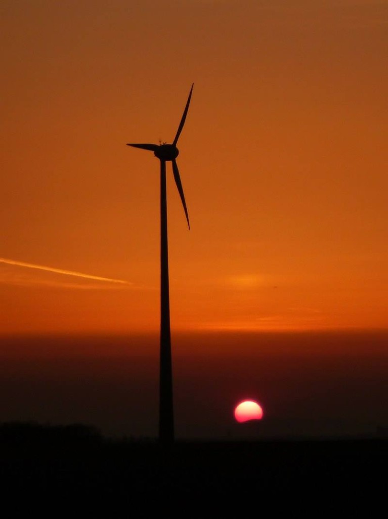 Sonne und Wind - zwei wichtige Energiequellen der Zukunft. Mit den Experimentierkästen zum Thema "Erneuerbare Energie" lernen Kinder auf spielerische Weise, die der Strom in die Steckdose kommt. (c) 2014 Uwe Fischer 